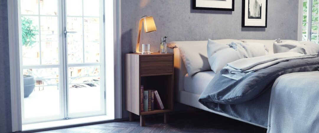 Une table de chevet avec un tiroir et une étagère ouverte.