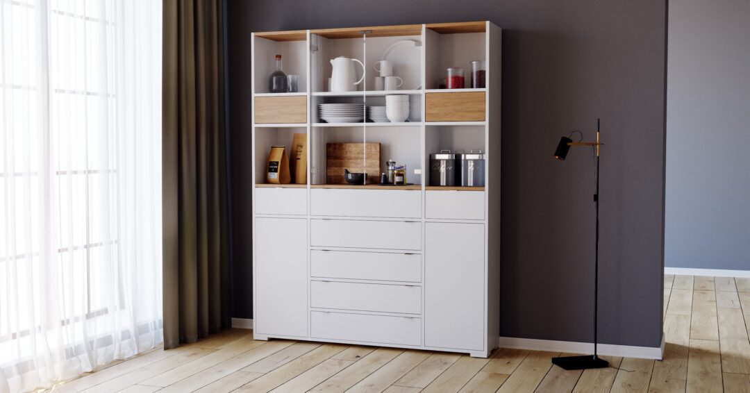 Un buffet MYCS avec des rangements et une vitrine.